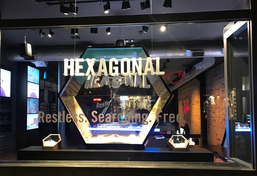 Vetrina Ray Ban Hexagonal, Ray Ban Store New York 2018 - Vetrina In